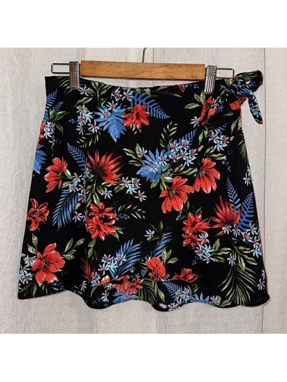 DR2 M Black Coral Red Blue Green Tropical Floral Side Wrap Tie Skort